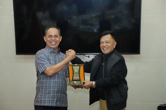 Perkuat Koordinasi Bangun Daerah, Bupati Asmar Silaturahmi dengan Bupati Inhil