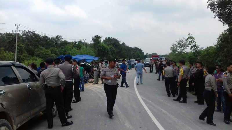 Kuasai Hutan Adat 5.605 Ha Tanpa Kompensasi, Warga Musako Blokir Akses Jalan Utama PT Rimbun Sawit Sejahtera