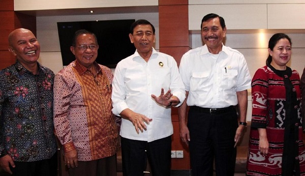 Luhut: Kasus Wiranto Gak Usah Dibesar-Besarkan, Jangan Ikut Jadi Pahlawan Buat Mereka Itu...
