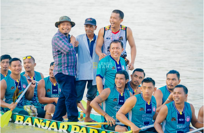 Putri Anggun Kantongi Piala Mentri Pariwisata Ditepian Narosa