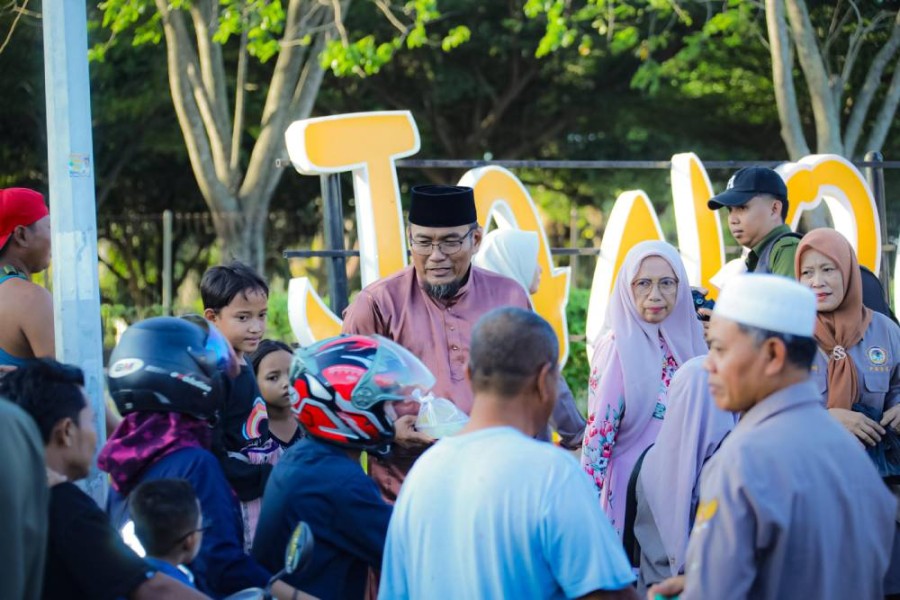 Wawako Pimpin Aksi Berbagi 1.500 Takjil Bersama PBSR Dumai dan All Scooterist Dumai