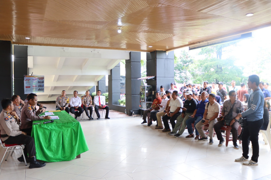 Kapolres Kuansing Ucapkan Terimah Kasih Masyarakat Telah menjaga Kamtibmas di Wilkum Polres Kuansing, Dalam Menggelar Press Release Akhir Tahun 2023