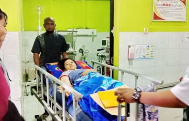 Bercanda Tarik Kursi Saat Mau Duduk, Anggun Masuk RS karena Cedera Tulang Belakang