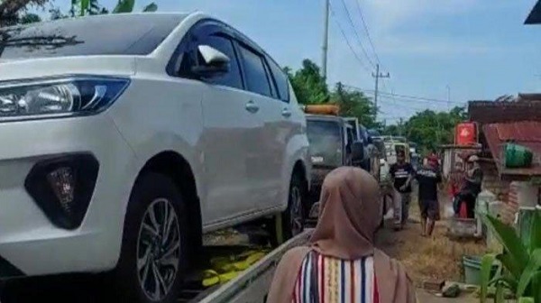 Dapat Uang Rp8 Miliar Hingga Rp26 Miliar, Warga Desa Ini Borong 176 Mobil Baru, Begini Ceritanya...