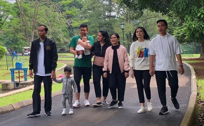 Curhat Jokowi Susah Kumpulkan Anak-anak, 'Kaesang Sibuk Jual Pisang, Bobby Jual Kopi dan Gibran Jual Martabak'