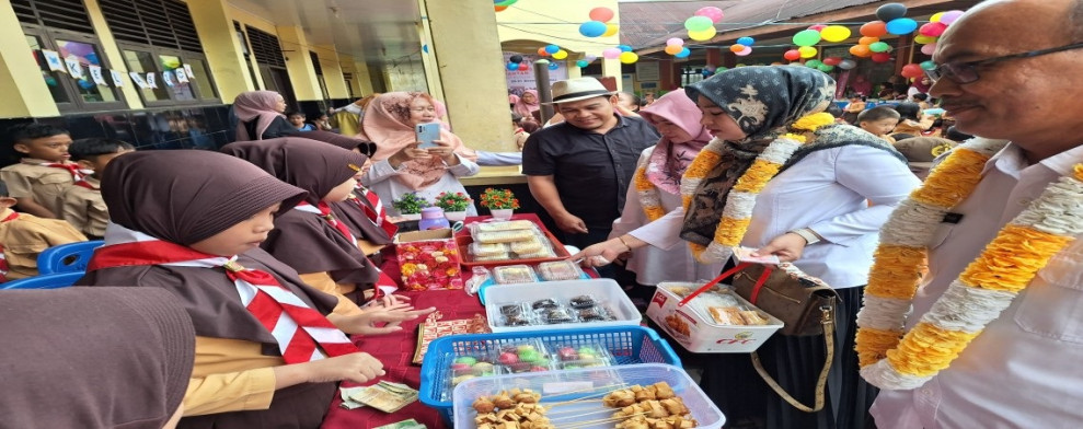 Tumbuhkan Minat Bakat Murid Berwira Usaha, SDN 002 Telukkuantan Gelar Market Day