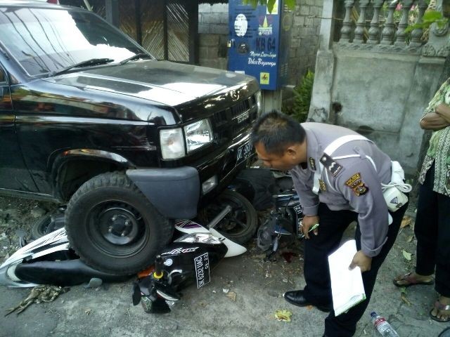 NAHAS BANGET, Sopir Ngantuk, Panther Seruduk Pelajar, Guru dan Warung, Nih Fotonya...