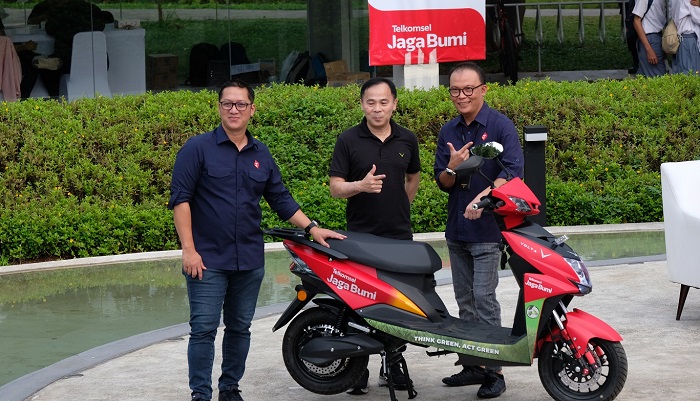 Telkomsel Jaga Bumi Gandeng Volta, Hadirkan Bundling Motor Listrik  untuk Pengurangan Emisi Karbon
