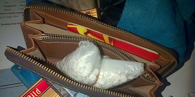 Jenguk suami di Lapas, Winarsih bawa ratusan pil koplo dalam dompet