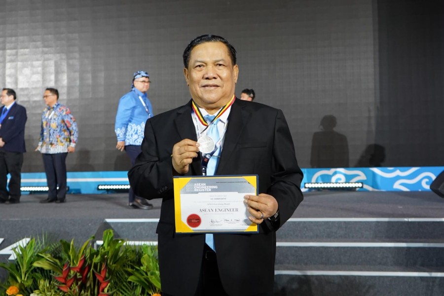 Plt Gubernur Riau SF Hariyanto Raih Gelar ASEAN Engineer di Bandung