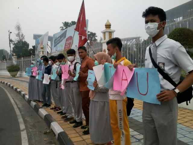 Massa API Desak Jokowi Selamatkan Riau