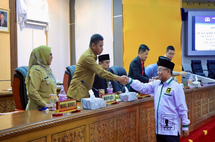 Bupati Kampar Hadiri Paripurna Penutupan dan Pembukaan Masa Reses DPRD