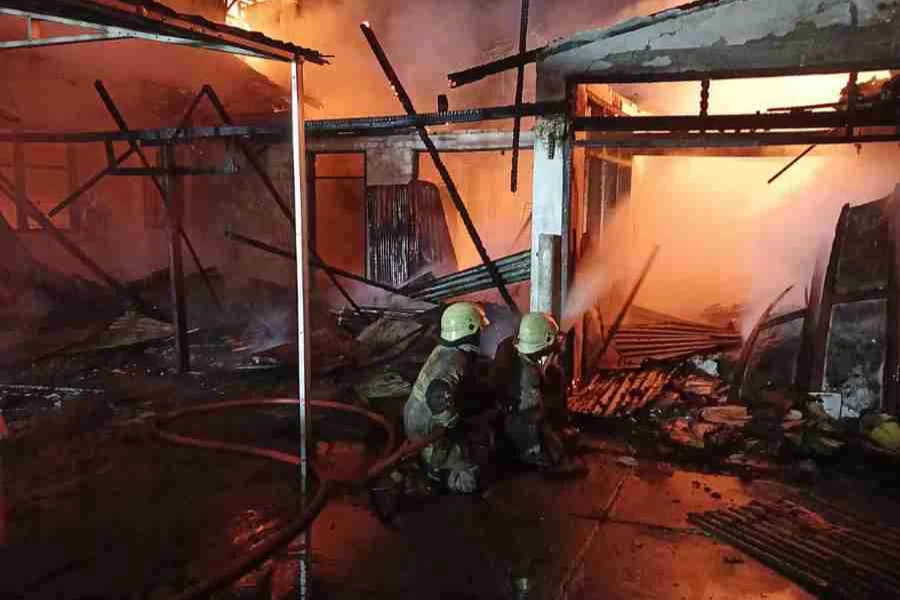 Rumah Dua Lantai di Jalan Chairil Anwar  Sail Terbakar