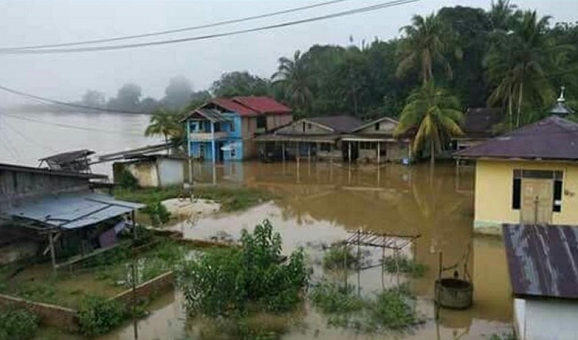 TERUS-TERUSAN DIGUYUR HUJAN, Gunung Sahilan Terendam