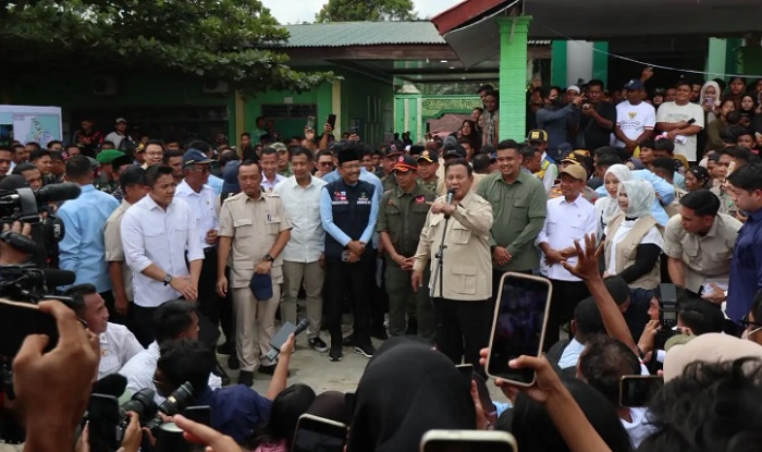 Tinjau Pengungsian Banjir di Langkat, Prabowo: Kami Tidak Akan Meninggalkanmu!