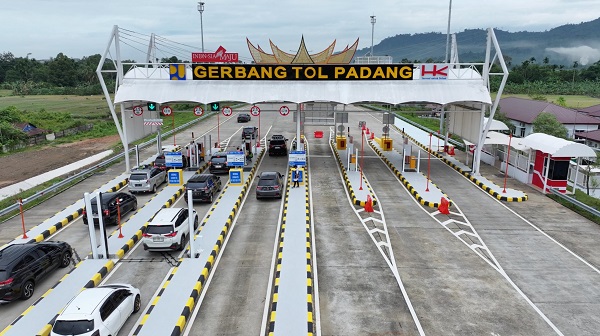 TERPADAT! Volume Kendaraan di Tol Padang - Sicincin Tembus 100 Ribu