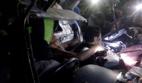Diduga Ugal-ugalan, Grand Max Remuk Hantam Truk, Tiga orang Kritis di RSUD Indrasari