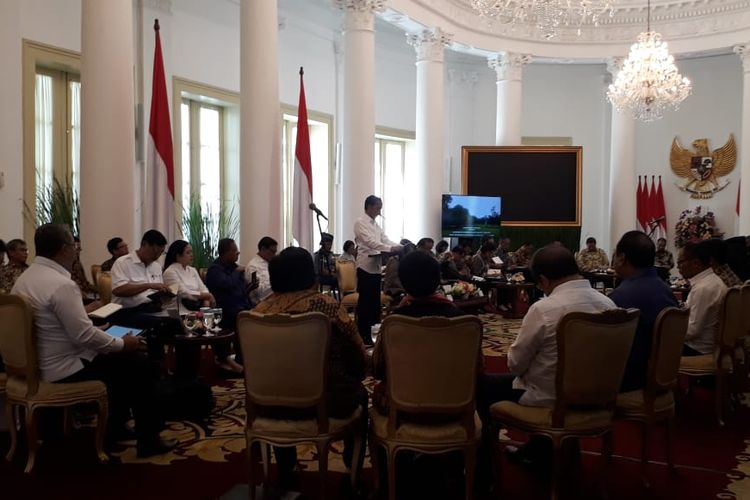 Mau Bikin PLTS, Jokowi: Rapat Soal Sampah Sudah 6 Kali, tetapi Tak Ada Progres