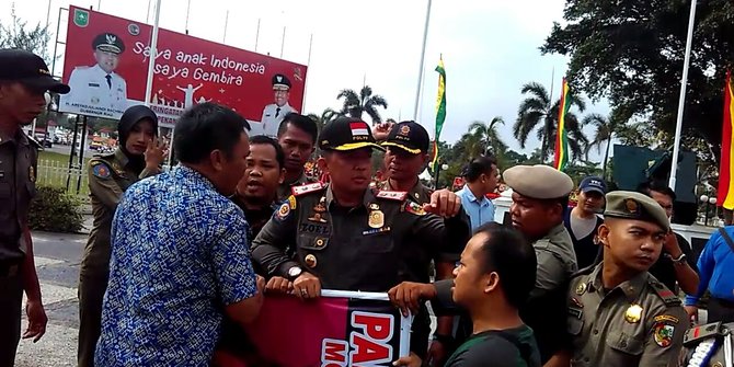 KASIHANNN...Ingin Jumpa Presiden Jokowi, Warga Korban Kekerasan di Riau Malah Dibubarkan Petugas