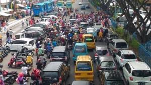 Kecewa, Pedagang Ramayana Blokade Jalan Sudirman Pekanbaru