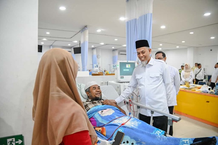 Wali Kota Paisal Sapa Pasien di RSUD dr. Suhatman