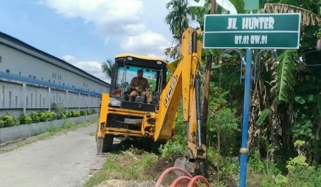Dinas PUPR Pekanbaru Buat Drainase di Jalan Hunter Marpoyan Damai