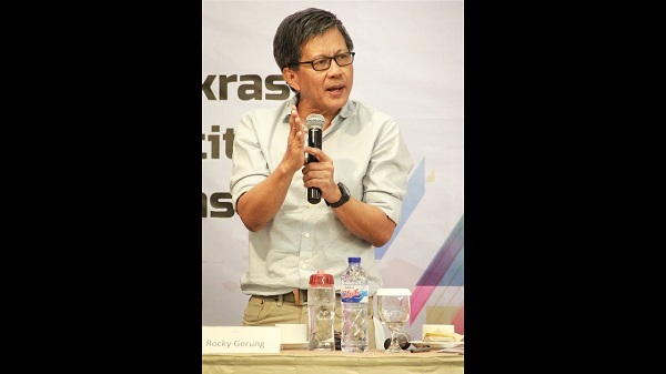 Berada di Makassar, Rocky Kembali Sampaikan Kedunguan Petahana Soal Dirinya Sebagai Oposisi