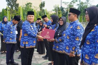 308 PNS Riau Terima Satya Lencana Karya Satya dari Presiden Prabowo Subianto