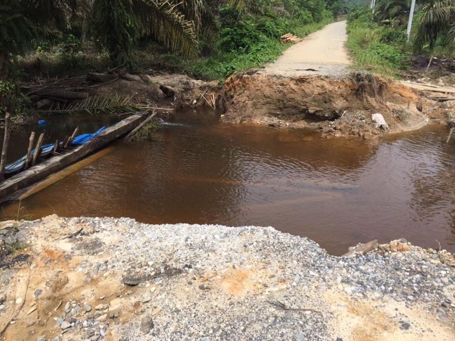 WADUH, Kontraktor Tiba-tiba Saja Bongkar Jembatan di Bunut, Warga Bingung Mau Menyebrang