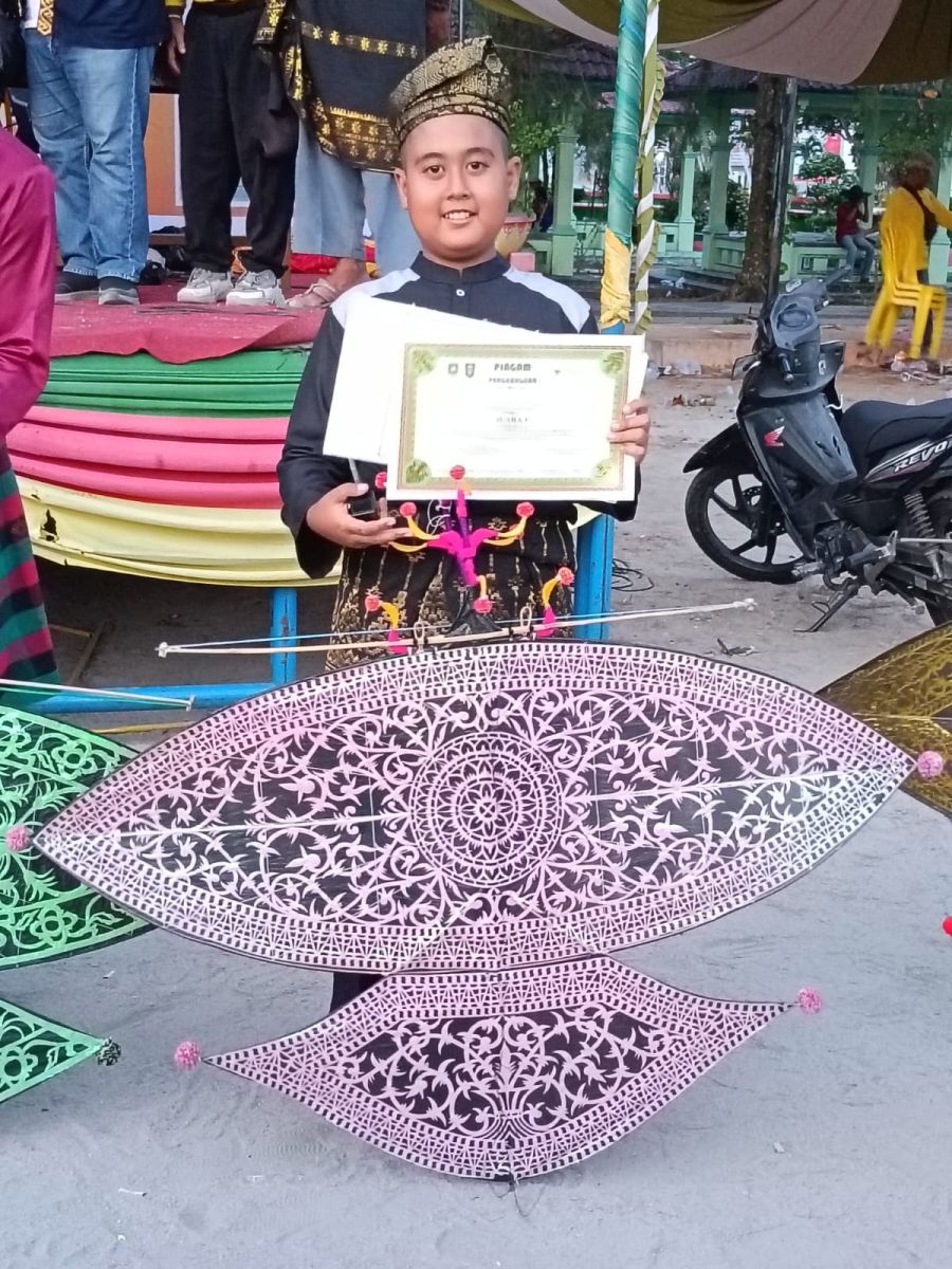 Festival Layang Wau, Pelajar SDN 50 Bengkalis Raih Juara Pertama