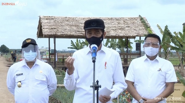 Kunker ke Kalteng, Jokowi Masih Diam Soal Omnibus Law