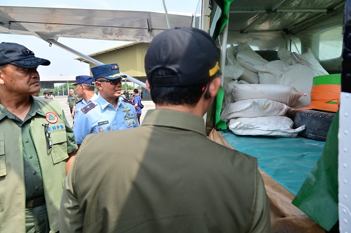 Satgas Udara Karhutla Riau Tebar 10 Ton Garam