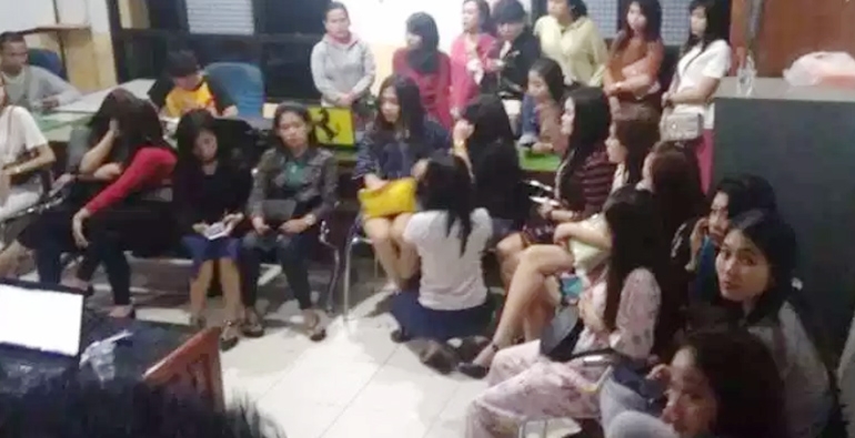 Karaoke Ayu Ting Ting Dirazia, Puluhan Wanita Cantik dan Seksi Diangkut Polisi
