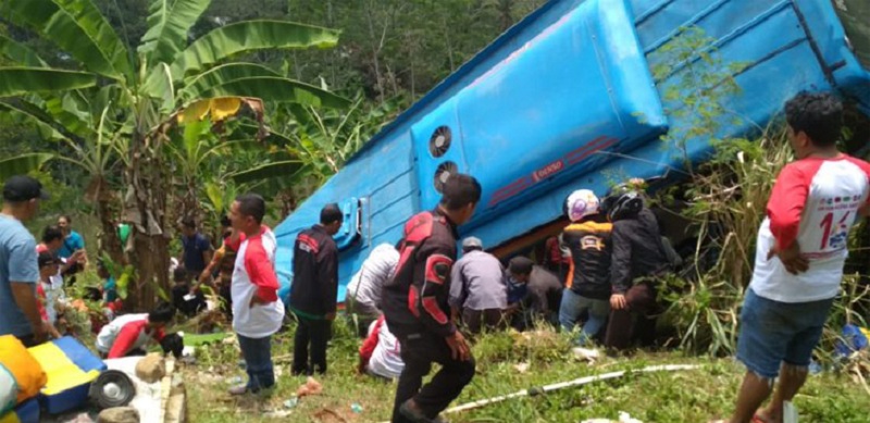 MENGERIKAN...Ini Foto dan Video Bus Rombongan Wisatawan Terjun ke Jurang, Puluhan Orang Meninggal