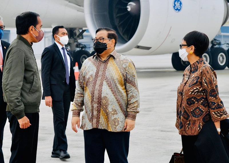 Pulang dari Dubai, Presiden Jokowi Kok Tidak Disambut?