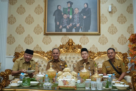 Bupati Inhil Terima Kunjungan Silaturahmi Staf Ahli Bupati Kuansing, Jalin Kerja Sama Antar-Daerah