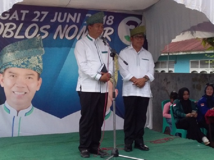 Kampanye di Limapuluh, Firdaus Diserbu Warga, Kata Mereka ''Cuma Nomor 3''