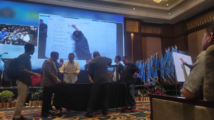 Hendri Ch Bangun Ketua Umum PWI Pusat