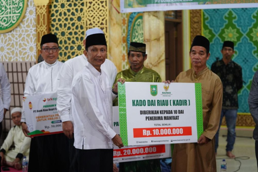 Pemprov Riau Salurkan Bantuan untuk Masjid dan Santunan Idulfitri di Pelalawan
