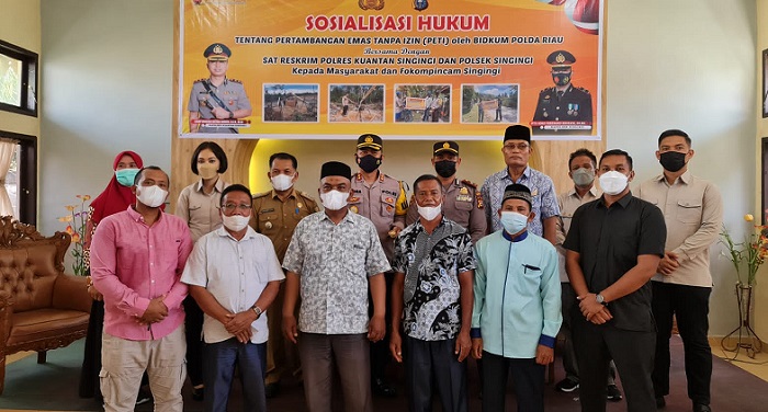 Bidkum Polda Riau dan Polres Kuansing Sosialisasi PETI di Singingi