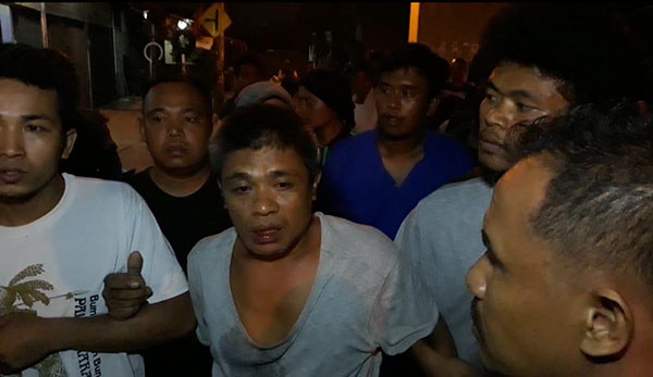 Tak Terima Keponakan Dilarang Pacaran di Rumah Kos, Bangun Ngamuk dan Tikam 3 Warga, Berdarah-darah, Usus Terburai