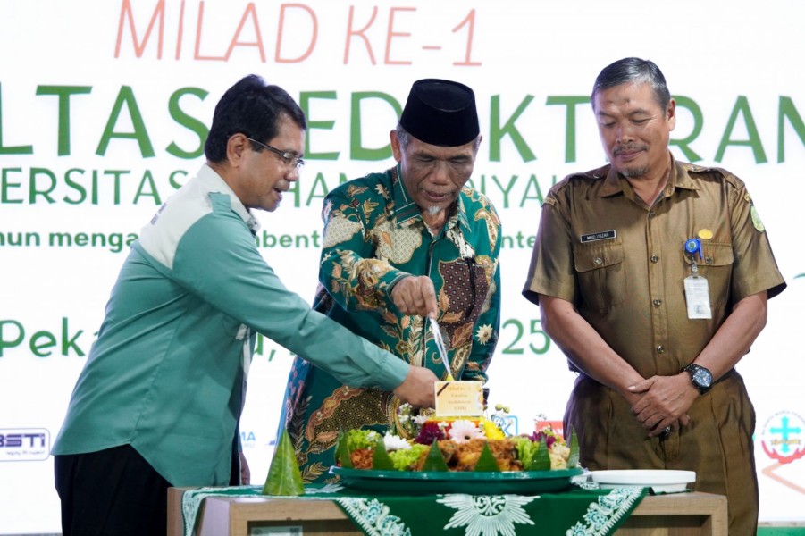 Bertabur Penghargaan,  FK UMRI Gelar Puncak Milad Pertamanya
