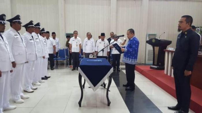 Bupati Irwan Lantik 13 Penjabat Kepala Desa di Kepulauan Meranti
