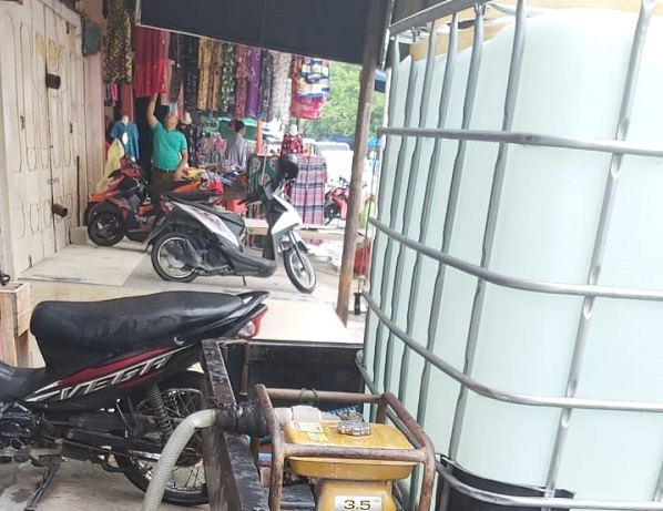 PAK MUFLIHUN!  Sudah Lebih Sebulan Pelanggan PDAM  Trita Siak Beli Air Galon untuk Mandi dan Minum di Jalan Cempaka