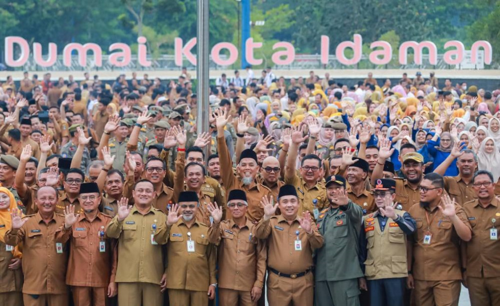 H. Paisal Pimpin Apel Gabungan Bersama Ribuan Pegawai Pemkot Dumai