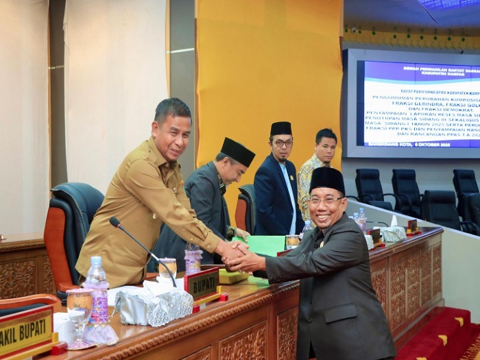 Bupati Kampar Serahkan KUA dan PPAS Anggaran  2026