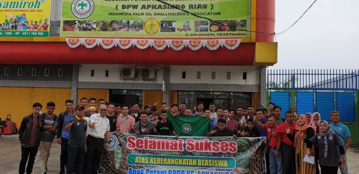 Apaksindo Riau Kembali Kuliahkan Anak Buruh Sawit