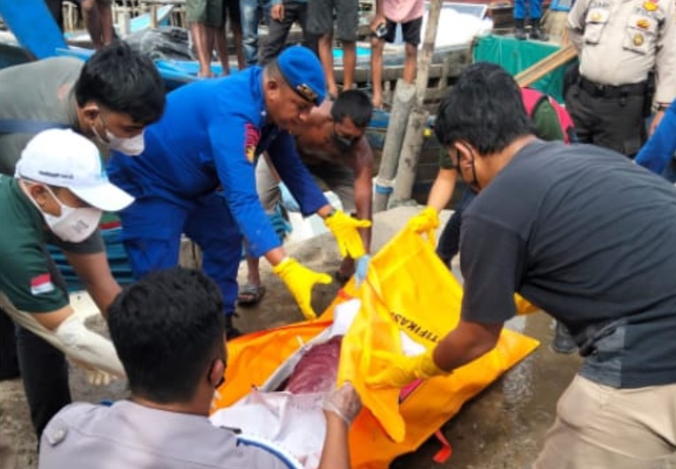 Nelayan Temukan Mayat Terapung Tanpa Identitas di Perairan Sungai Belanak Kateman
