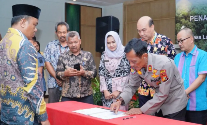 Pemkab Kampar dan PT RAPP teken MoU program Desa Bebas Api