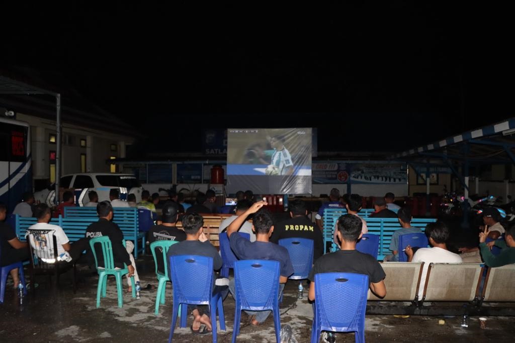 Kapolres Kuansing Gelar Nonton Bareng Piala Dunia Bersama Warga